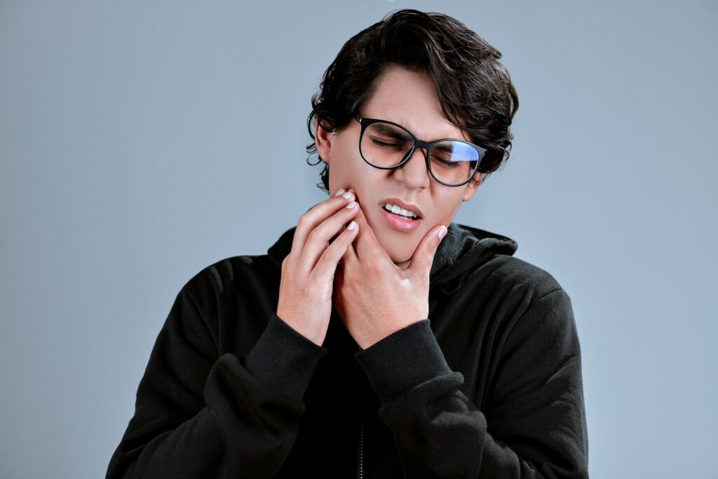 symptoms of cracked tooth